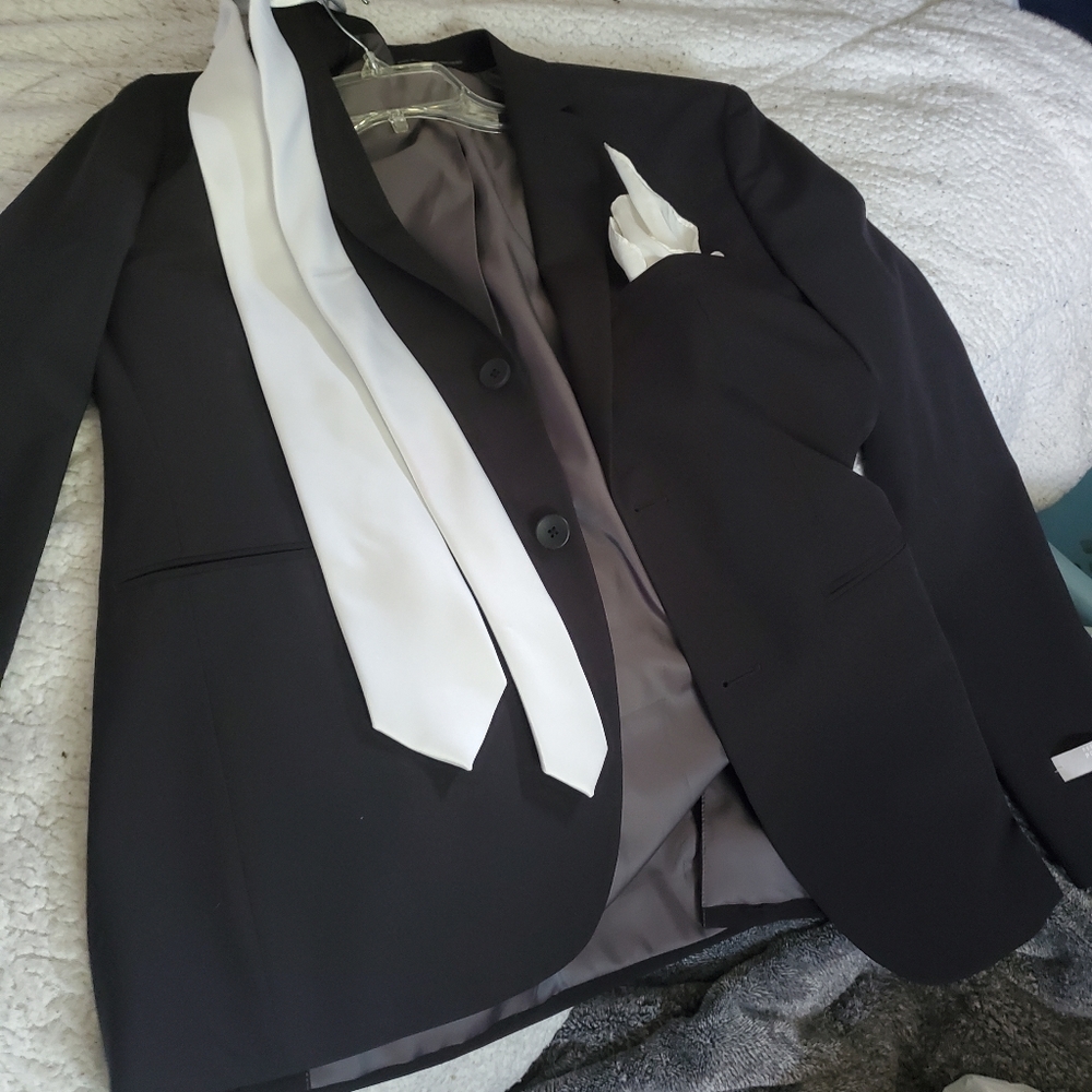 Men's suit jacket with white tye and white handkerchief